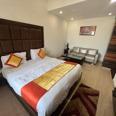 Hotel Royal Palace Hapur Buitenkant foto