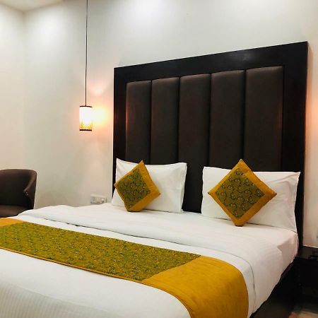 Hotel Royal Palace Hapur Buitenkant foto