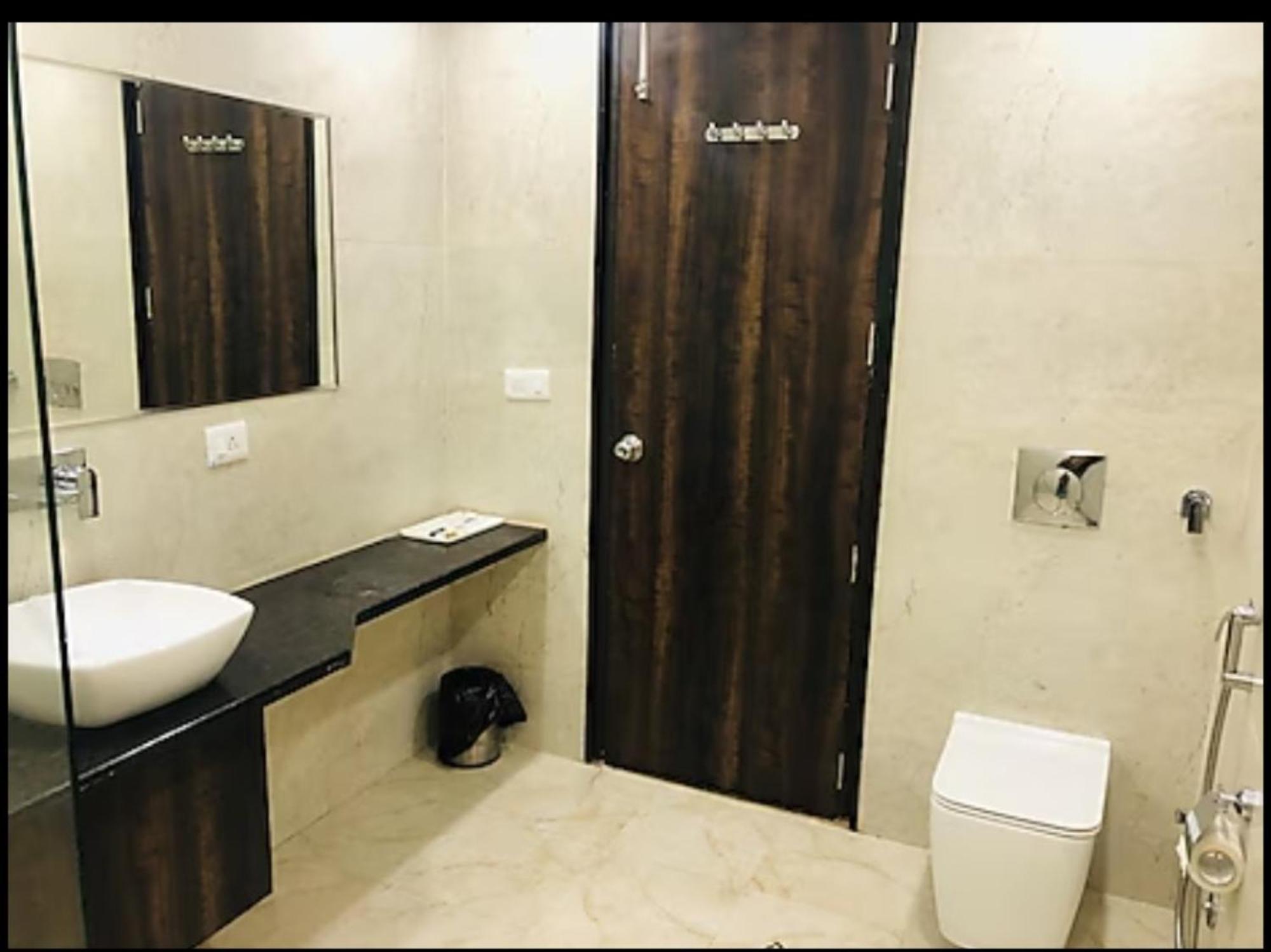 Hotel Royal Palace Hapur Buitenkant foto