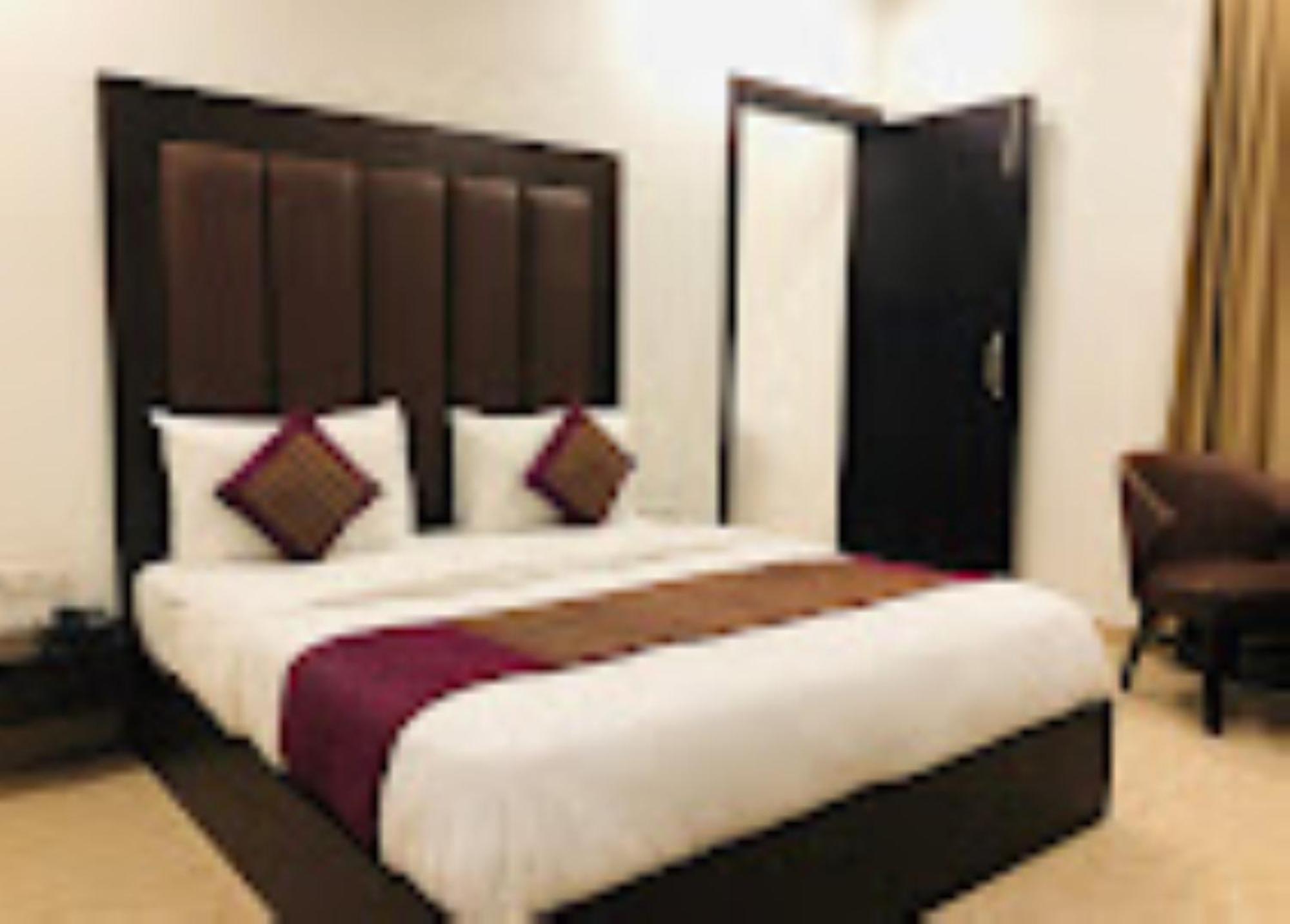 Hotel Royal Palace Hapur Buitenkant foto