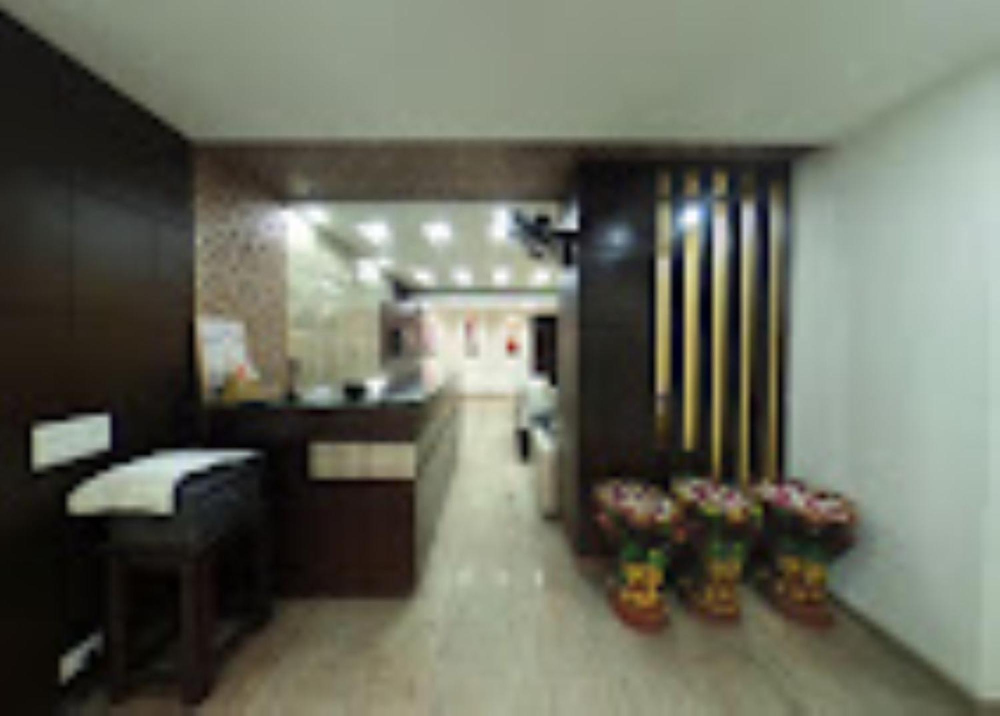 Hotel Royal Palace Hapur Buitenkant foto
