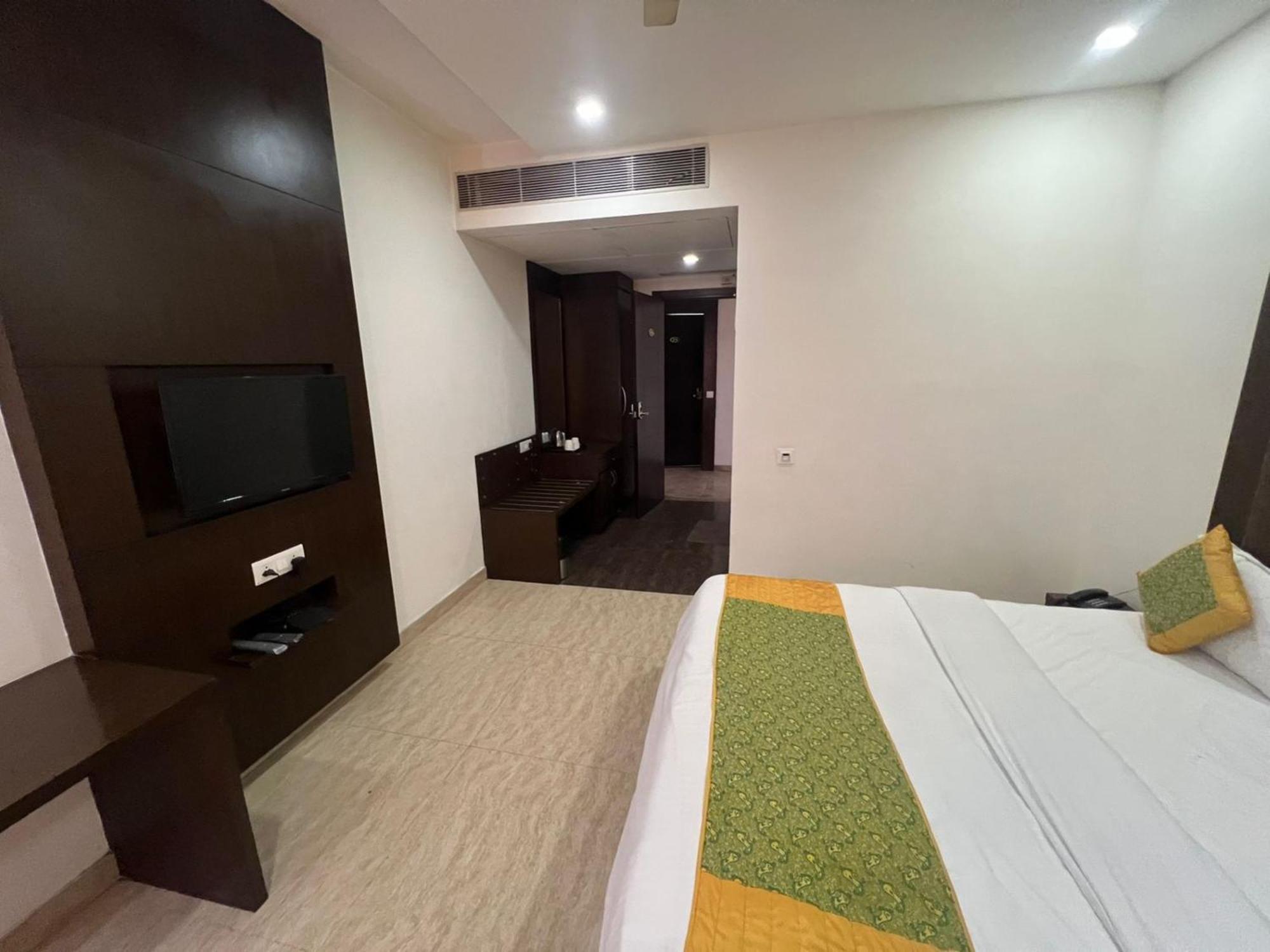 Hotel Royal Palace Hapur Buitenkant foto
