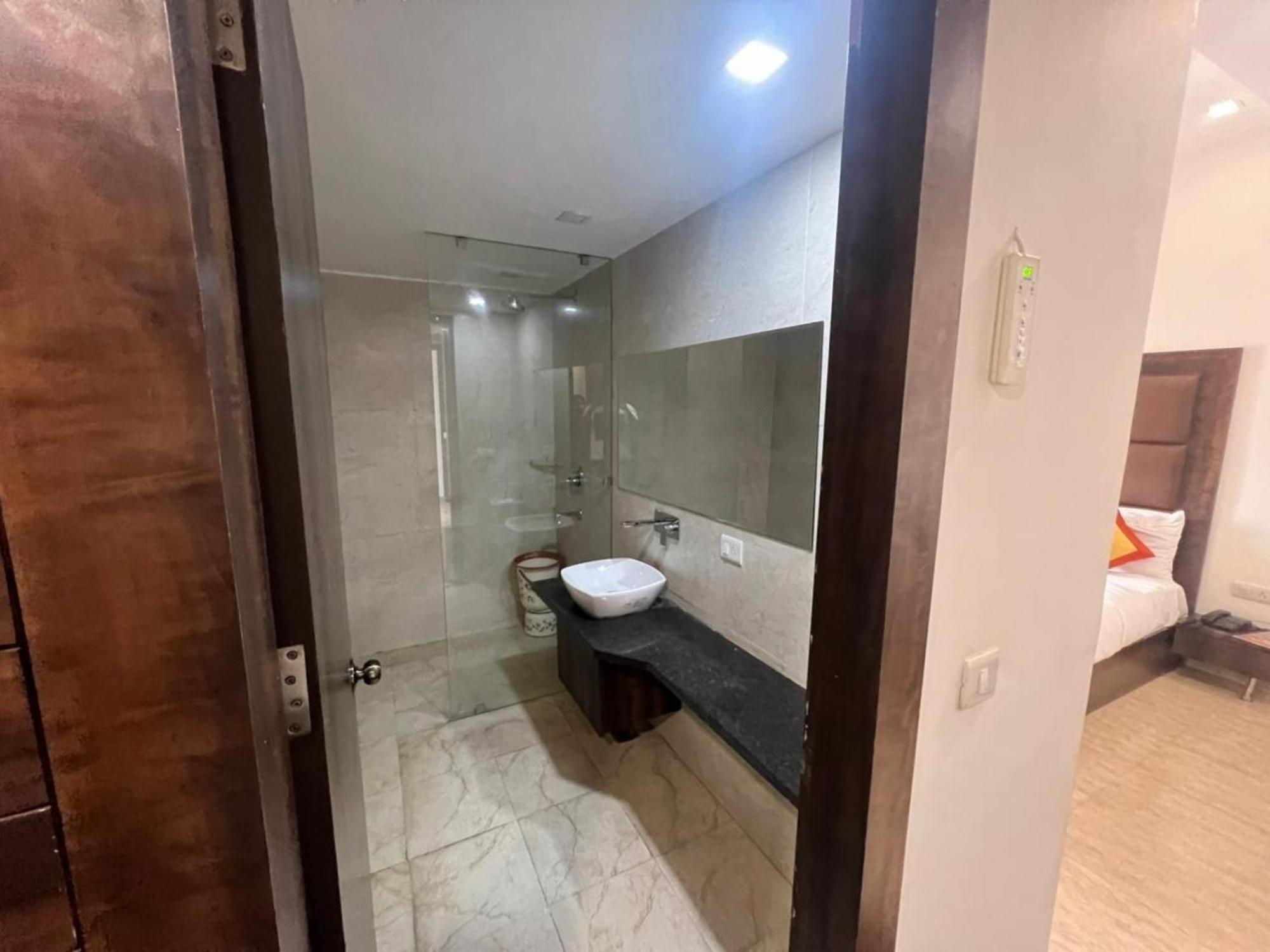 Hotel Royal Palace Hapur Buitenkant foto