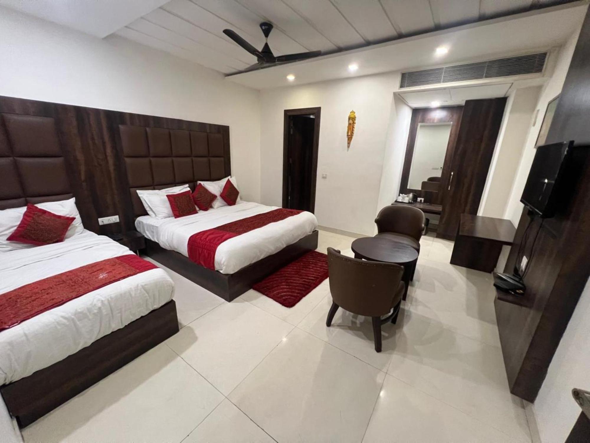 Hotel Royal Palace Hapur Buitenkant foto