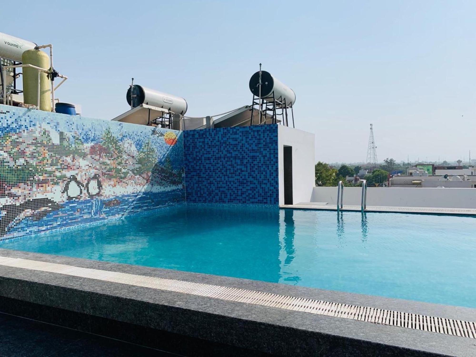 Hotel Royal Palace Hapur Buitenkant foto