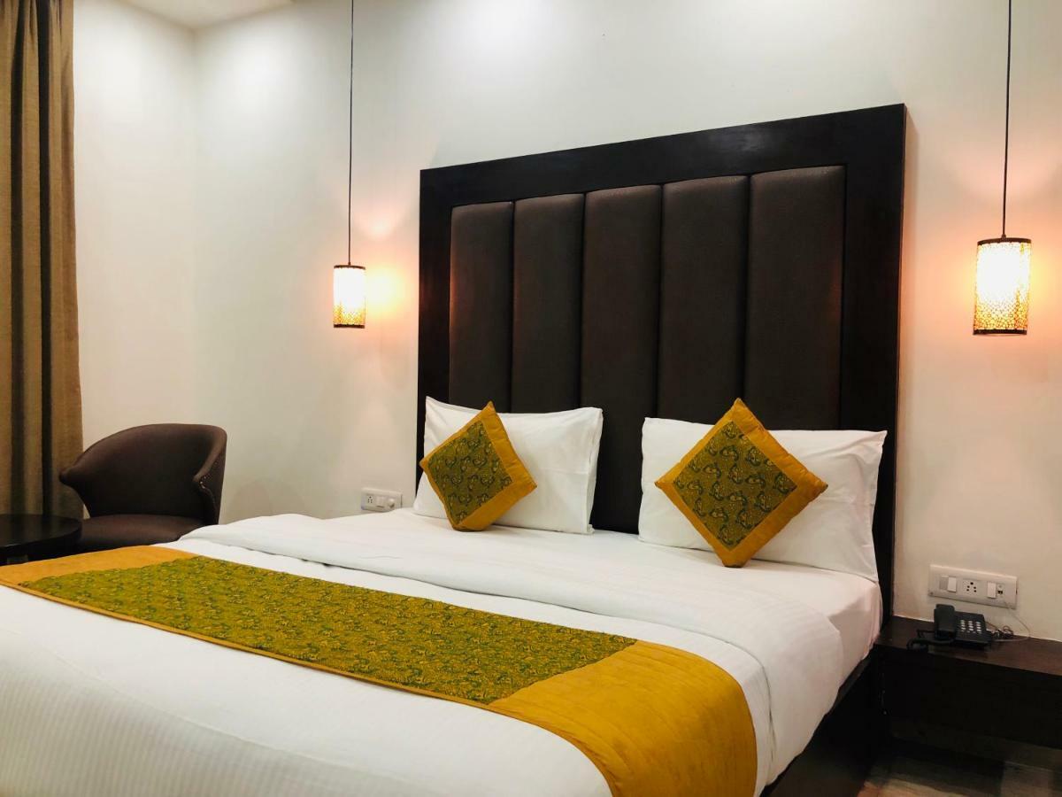 Hotel Royal Palace Hapur Buitenkant foto