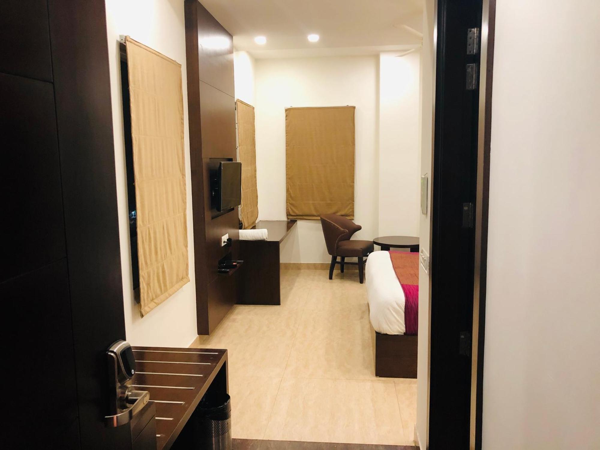 Hotel Royal Palace Hapur Buitenkant foto