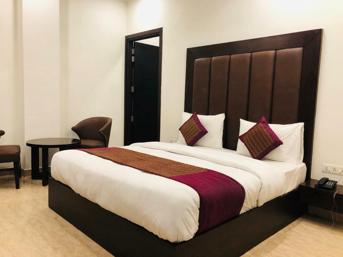 Hotel Royal Palace Hapur Buitenkant foto