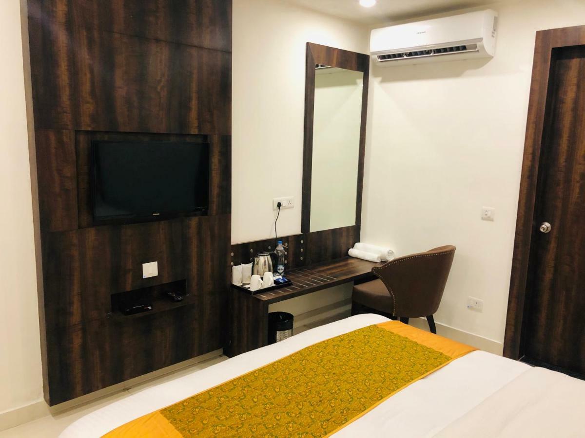 Hotel Royal Palace Hapur Buitenkant foto